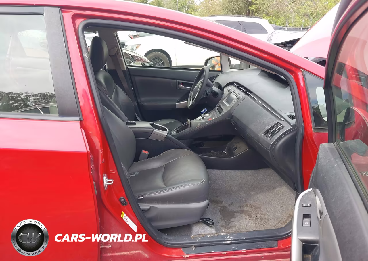 2015 Toyota Prius Two VIN:JTDKN3DU9F1935545 - 5