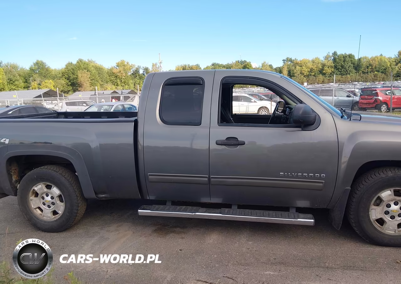 2011 Chevrolet Silvarado 1500 VIN:1GCRKSE33BZ446335 - 13