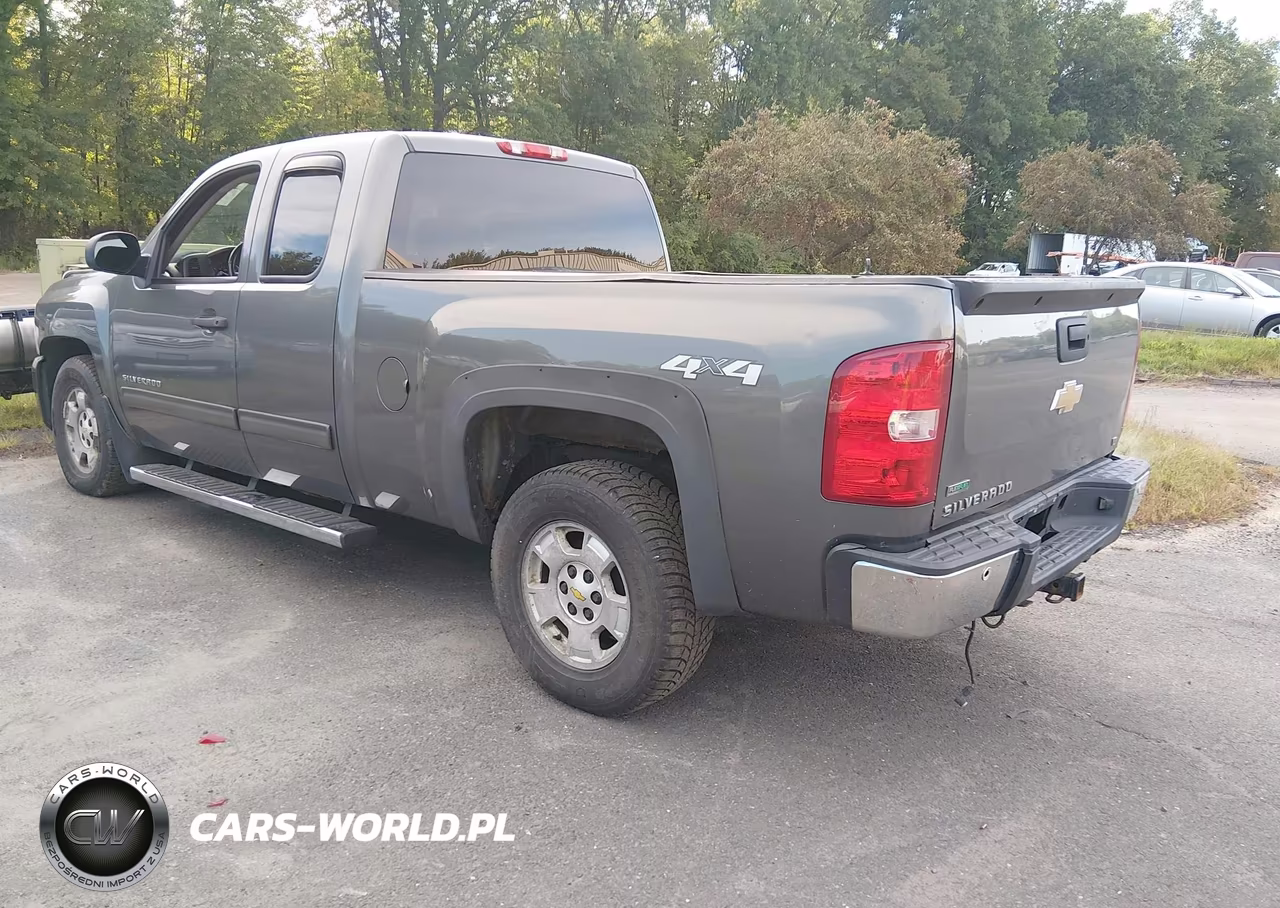 2011 Chevrolet Silvarado 1500 VIN:1GCRKSE33BZ446335 - 3