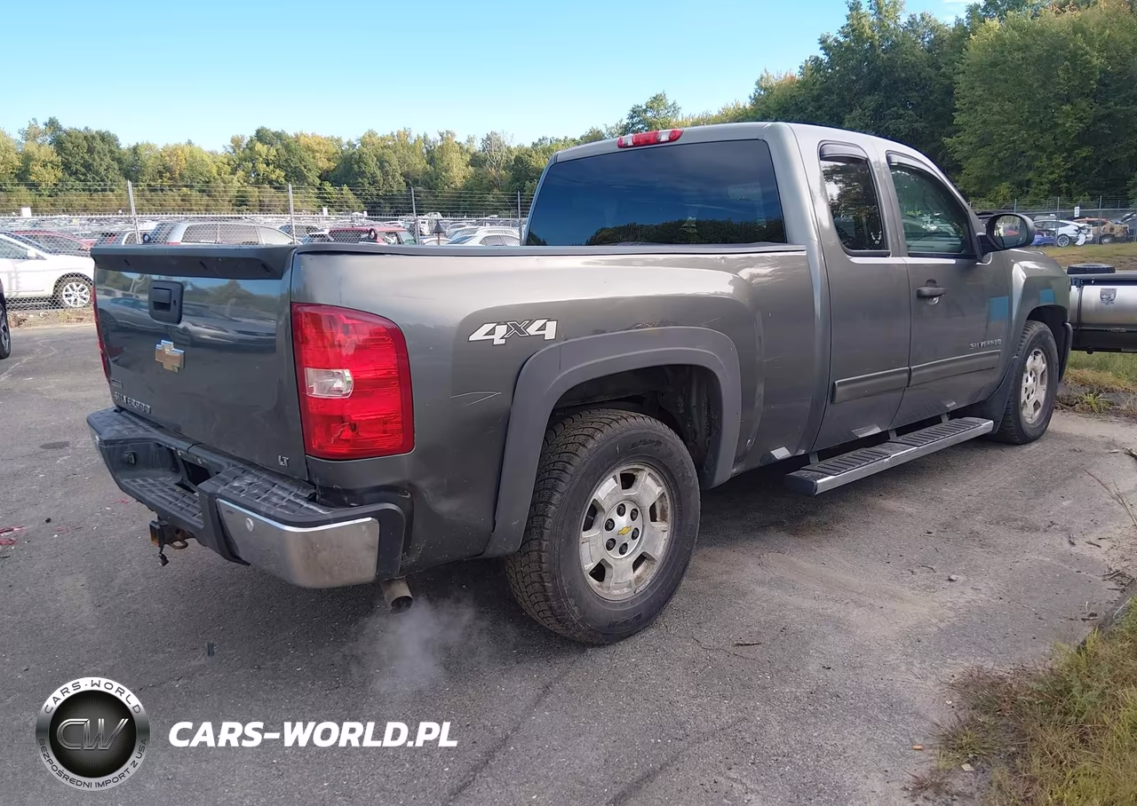 2011 Chevrolet Silvarado 1500 VIN:1GCRKSE33BZ446335 - 4