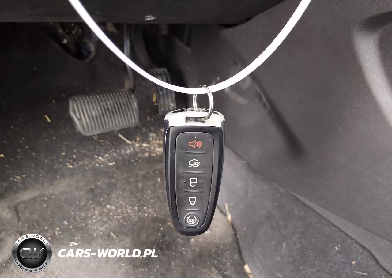 2013 Ford Focus Titanium VIN:1FADP3J23DL155229 - 11