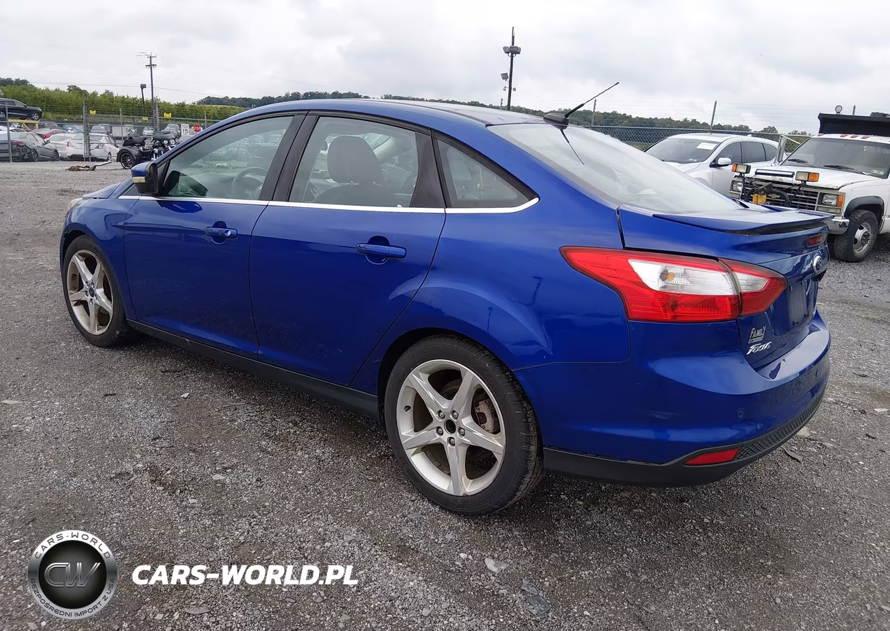 2013 Ford Focus Titanium VIN:1FADP3J23DL155229 - 3