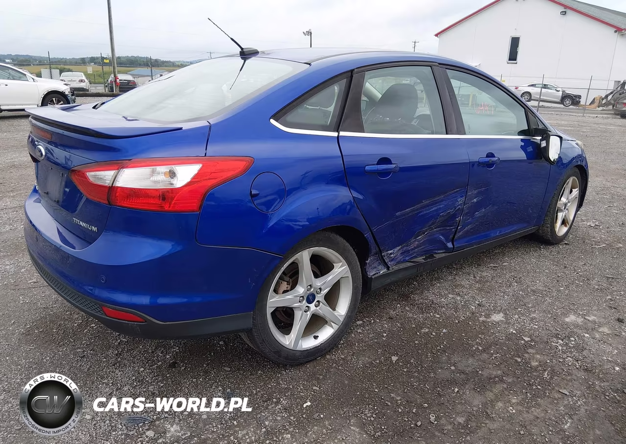 2013 Ford Focus Titanium VIN:1FADP3J23DL155229 - 4