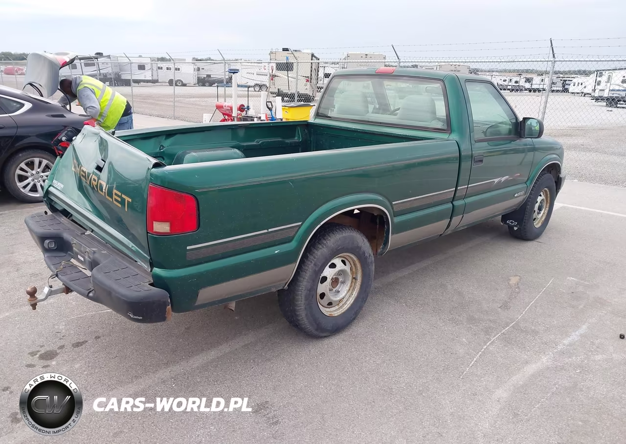 1999 Chevrolet S-10 VIN:1GCDT14XXXK110445 - 4