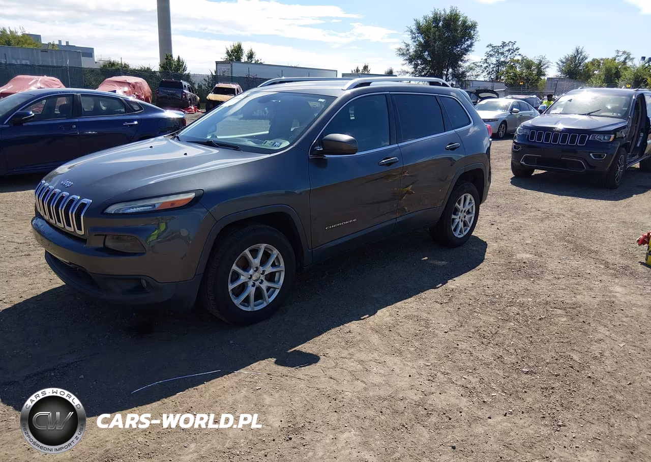 2015 Jeep Cherokee Latitude VIN:1C4PJLCB3FW790782 - 2