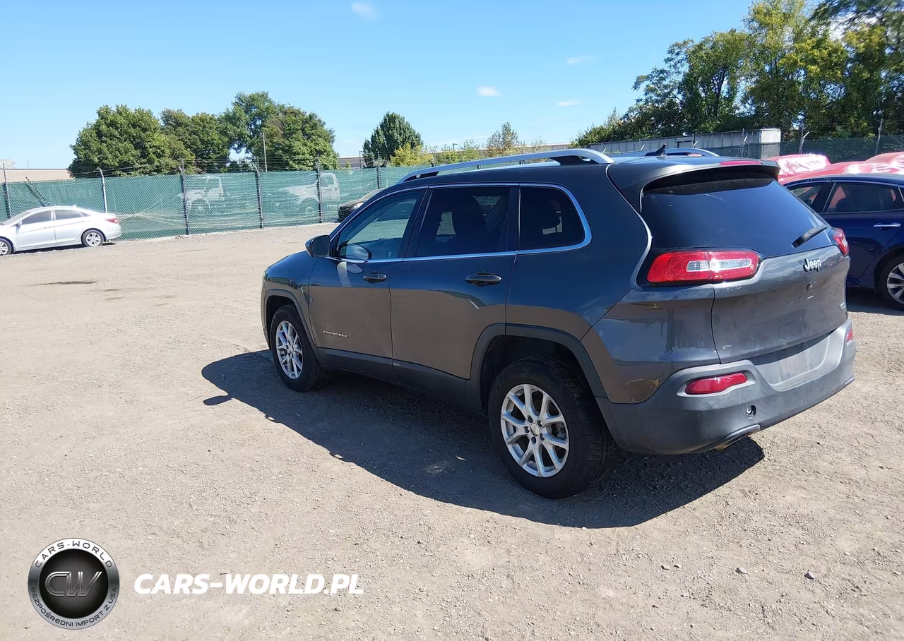 2015 Jeep Cherokee Latitude VIN:1C4PJLCB3FW790782 - 3