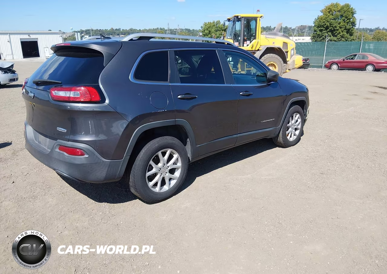 2015 Jeep Cherokee Latitude VIN:1C4PJLCB3FW790782 - 4