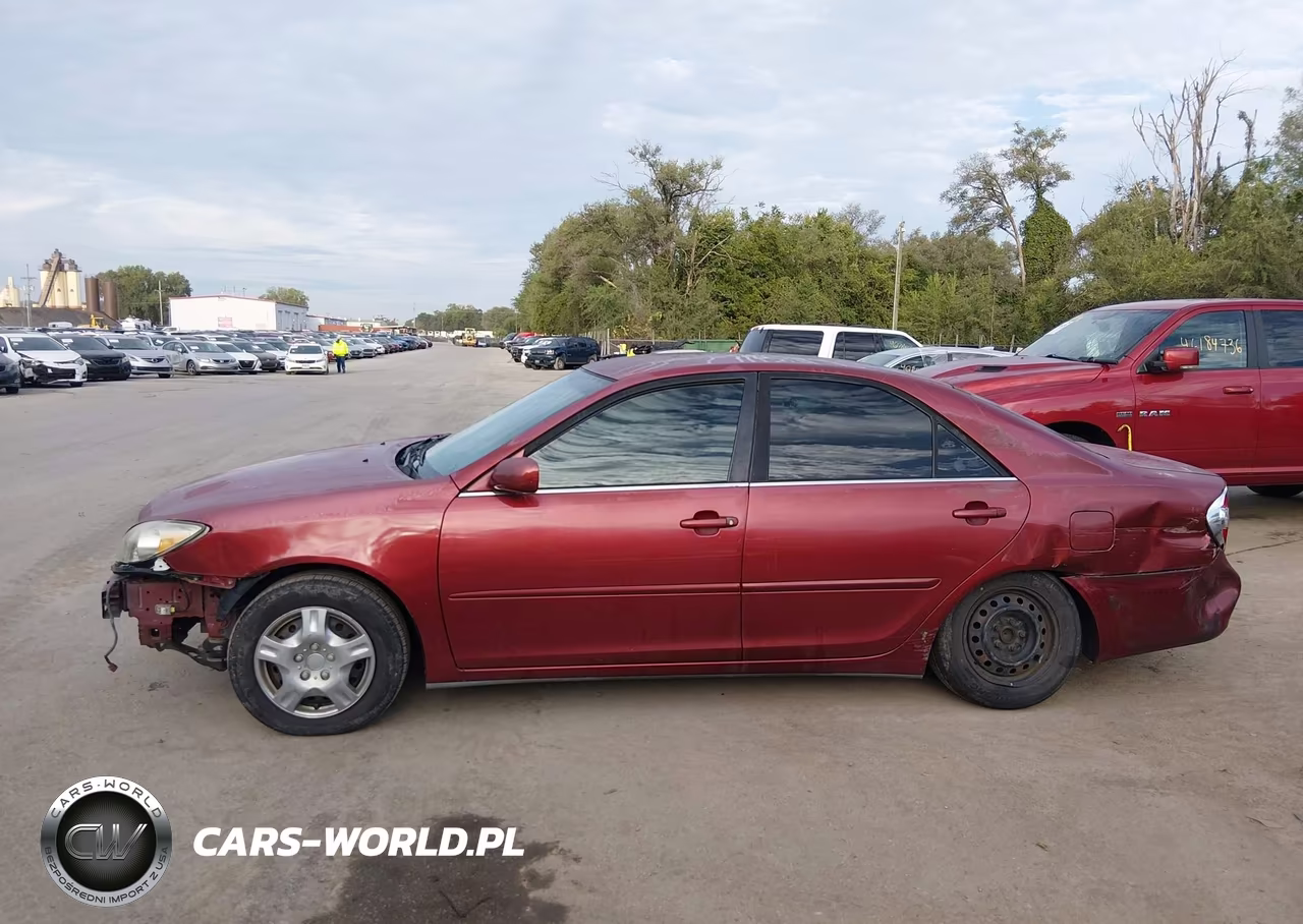 2002 Toyota Camry Le VIN:JTDBE30K220095872 - 15