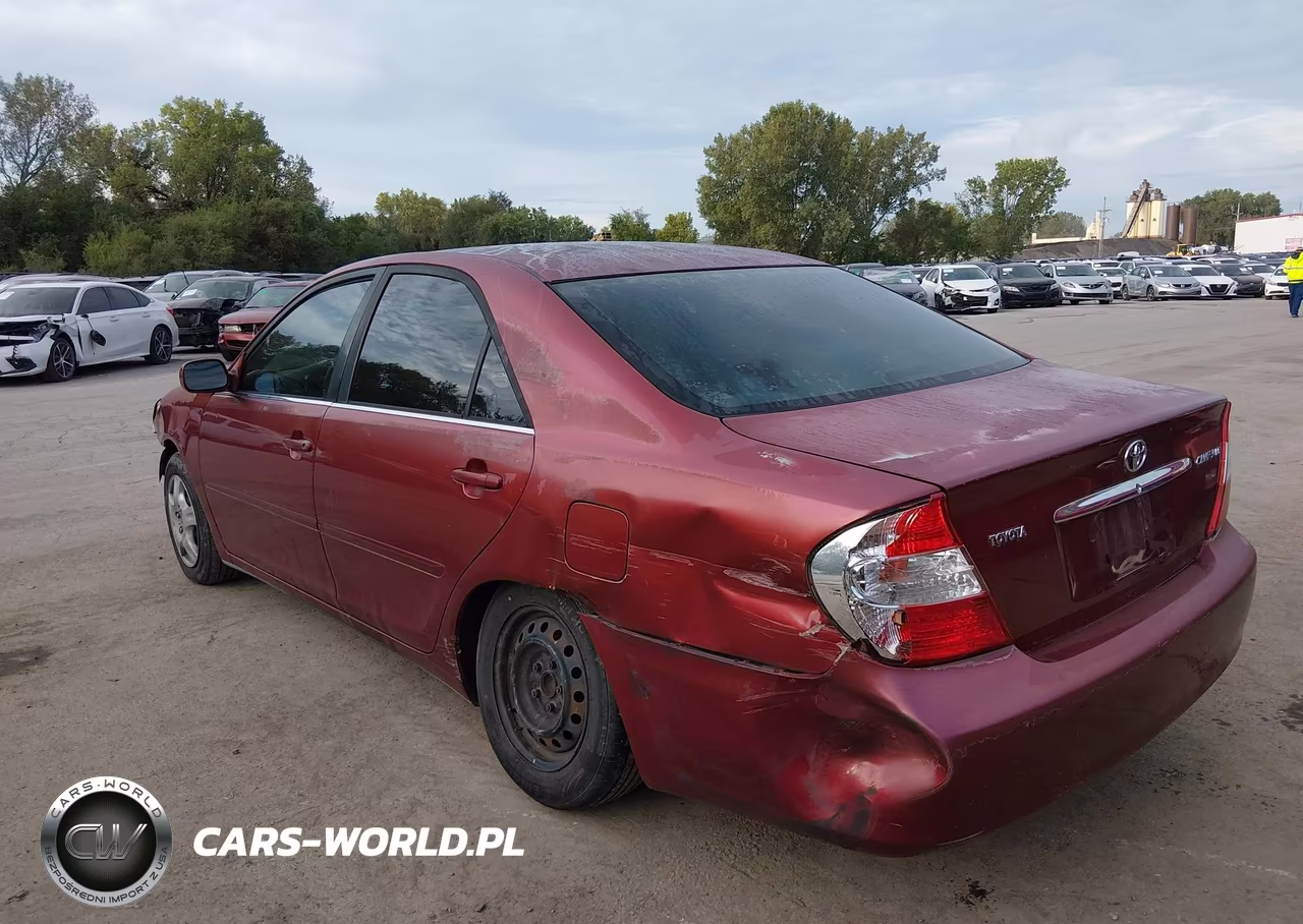 2002 Toyota Camry Le VIN:JTDBE30K220095872 - 3
