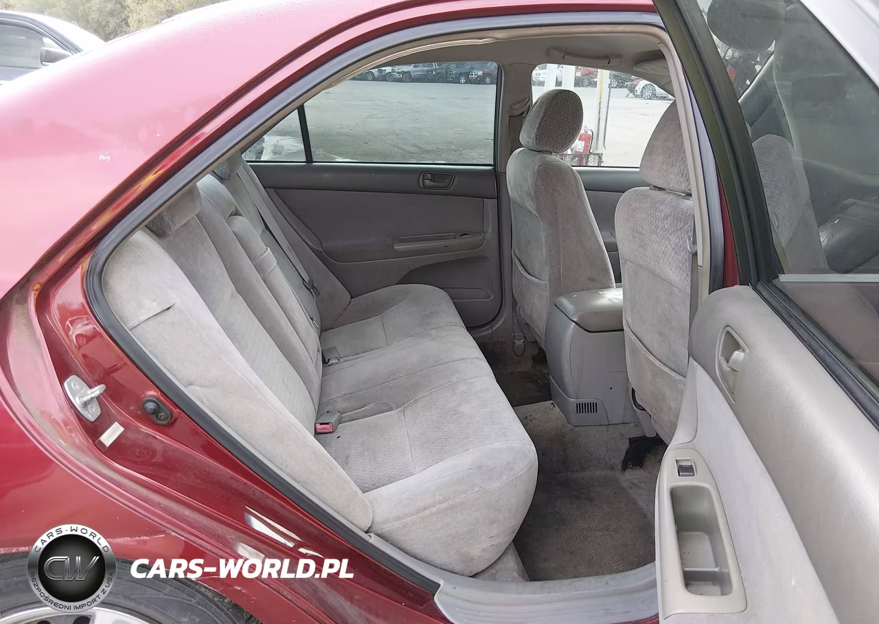 2002 Toyota Camry Le VIN:JTDBE30K220095872 - 8