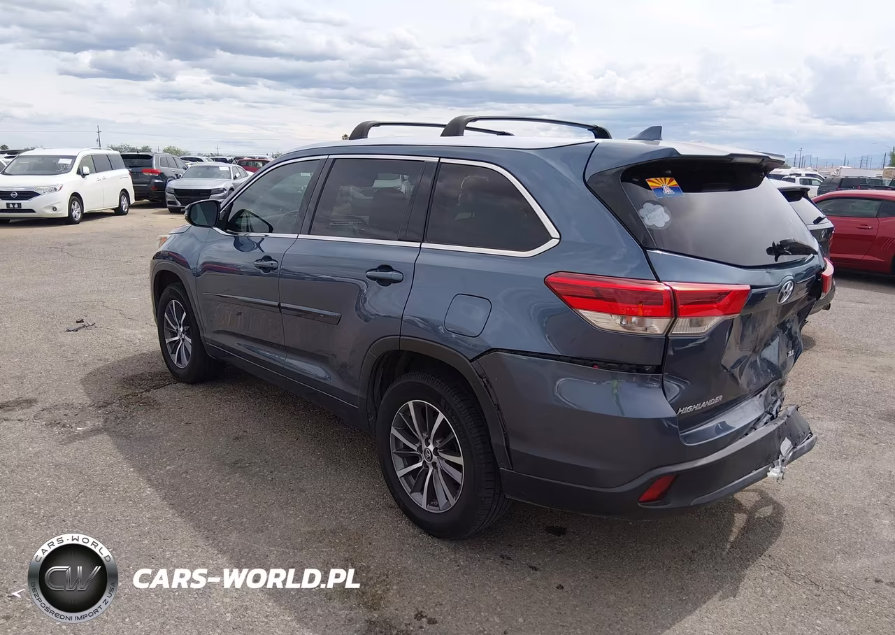 2017 Toyota Highlander Xle VIN:5TDKZRFH1HS525495 - 3