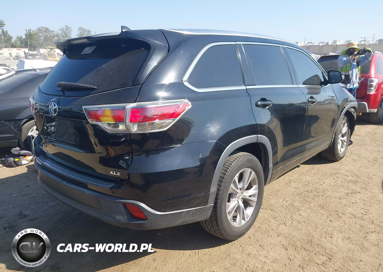 2015 Toyota Highlander Xle V6 VIN:5TDKKRFH7FS100297 - 4