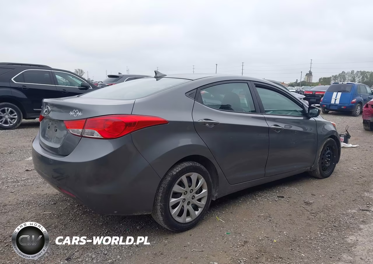 2013 Hyundai Elantra Gls VIN:5NPDH4AE7DH188455 - 4