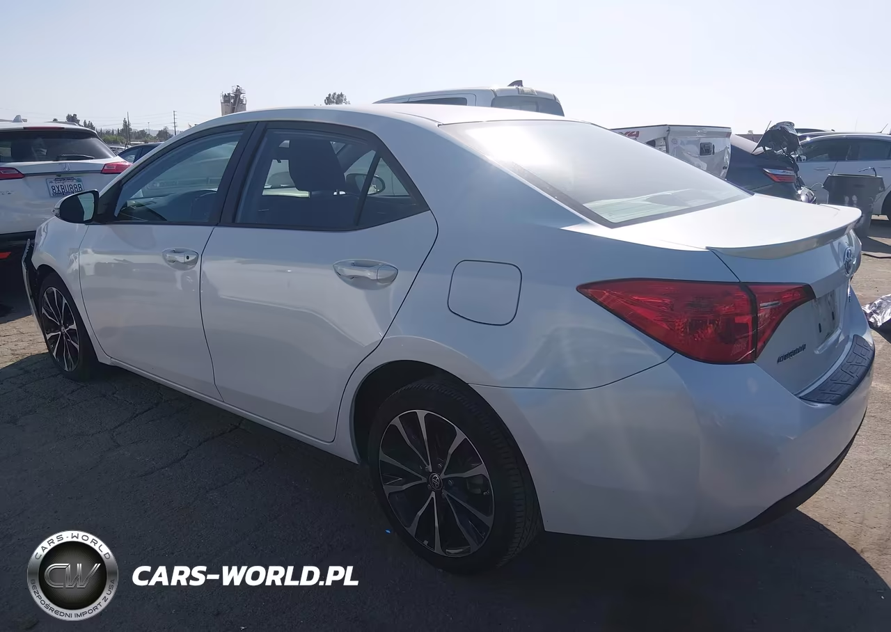 2018 Toyota Corolla Se VIN:5YFBURHE3JP765082 - 3