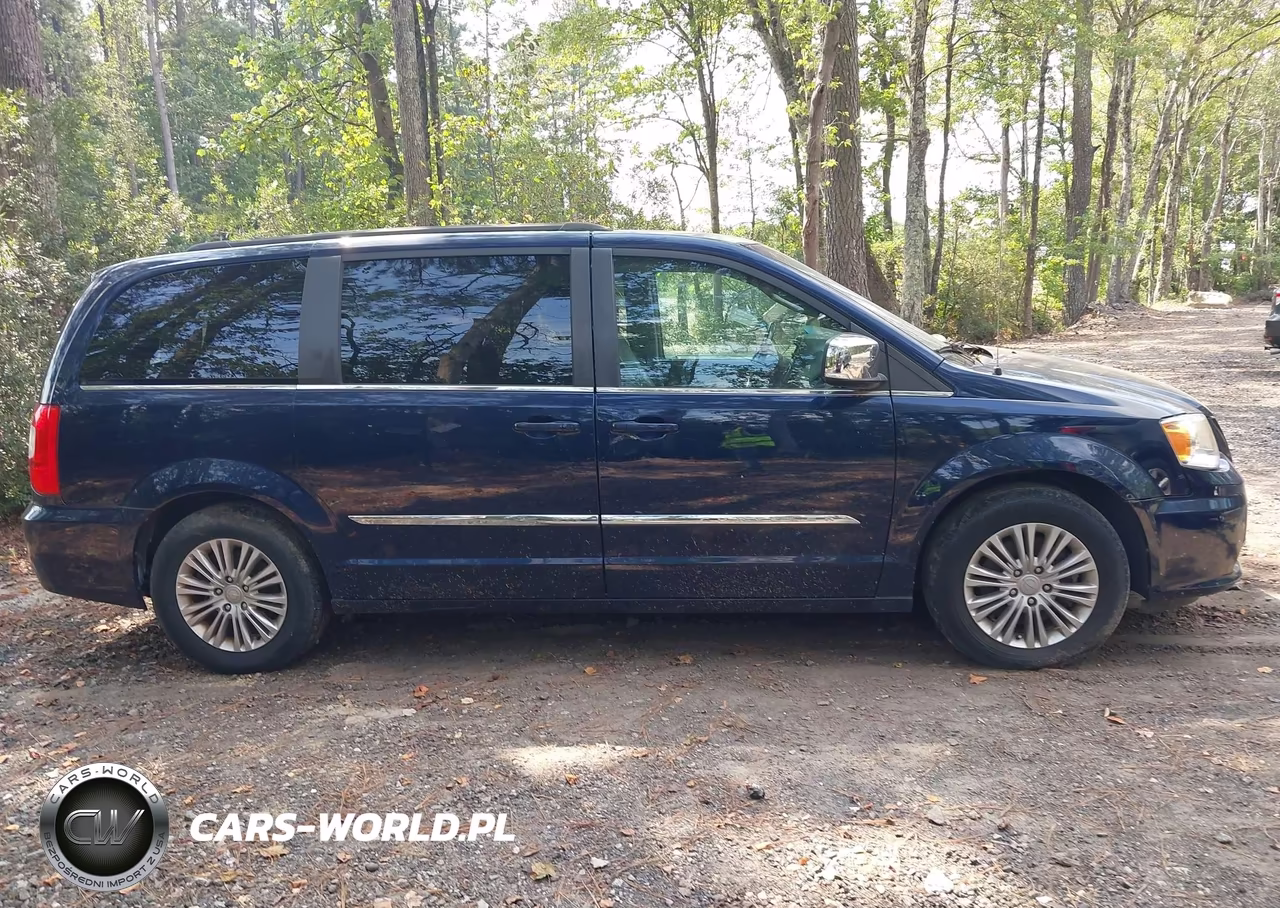 2015 Chrysler Town & Country Touring L VIN:2C4RC1CG4FR560731 - 13