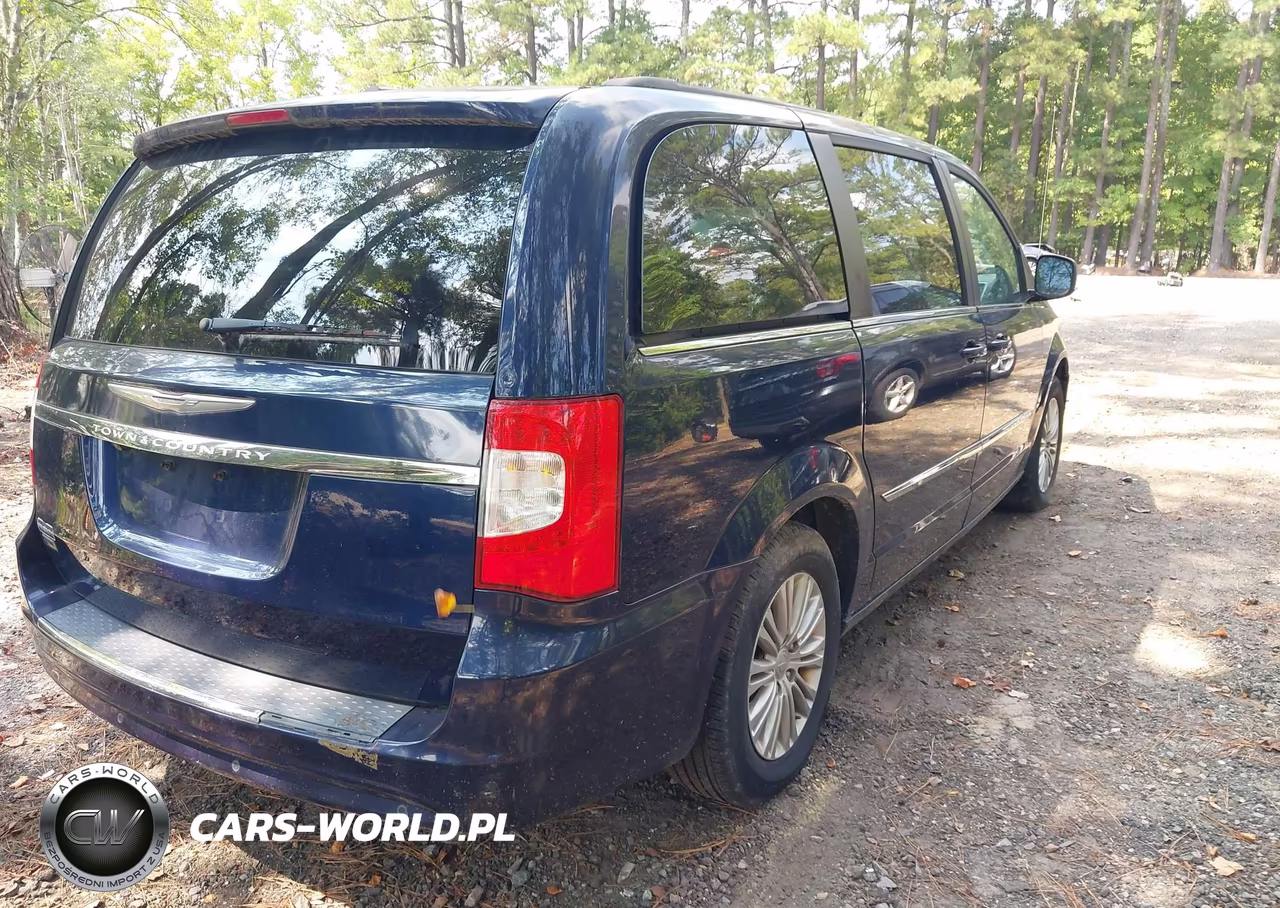 2015 Chrysler Town & Country Touring L VIN:2C4RC1CG4FR560731 - 4