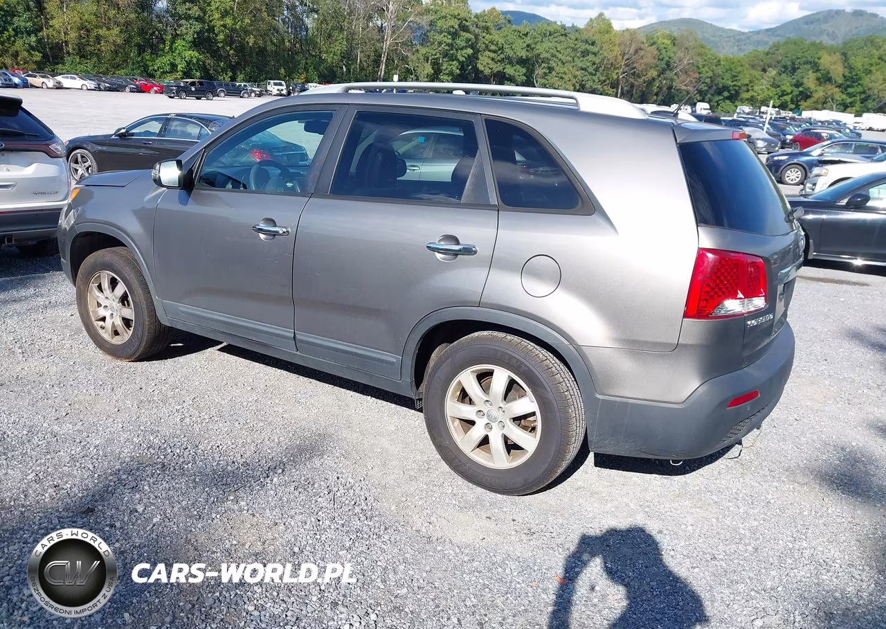2013 Kia Sorento Lx VIN:5XYKT3A63DG353904 - 3