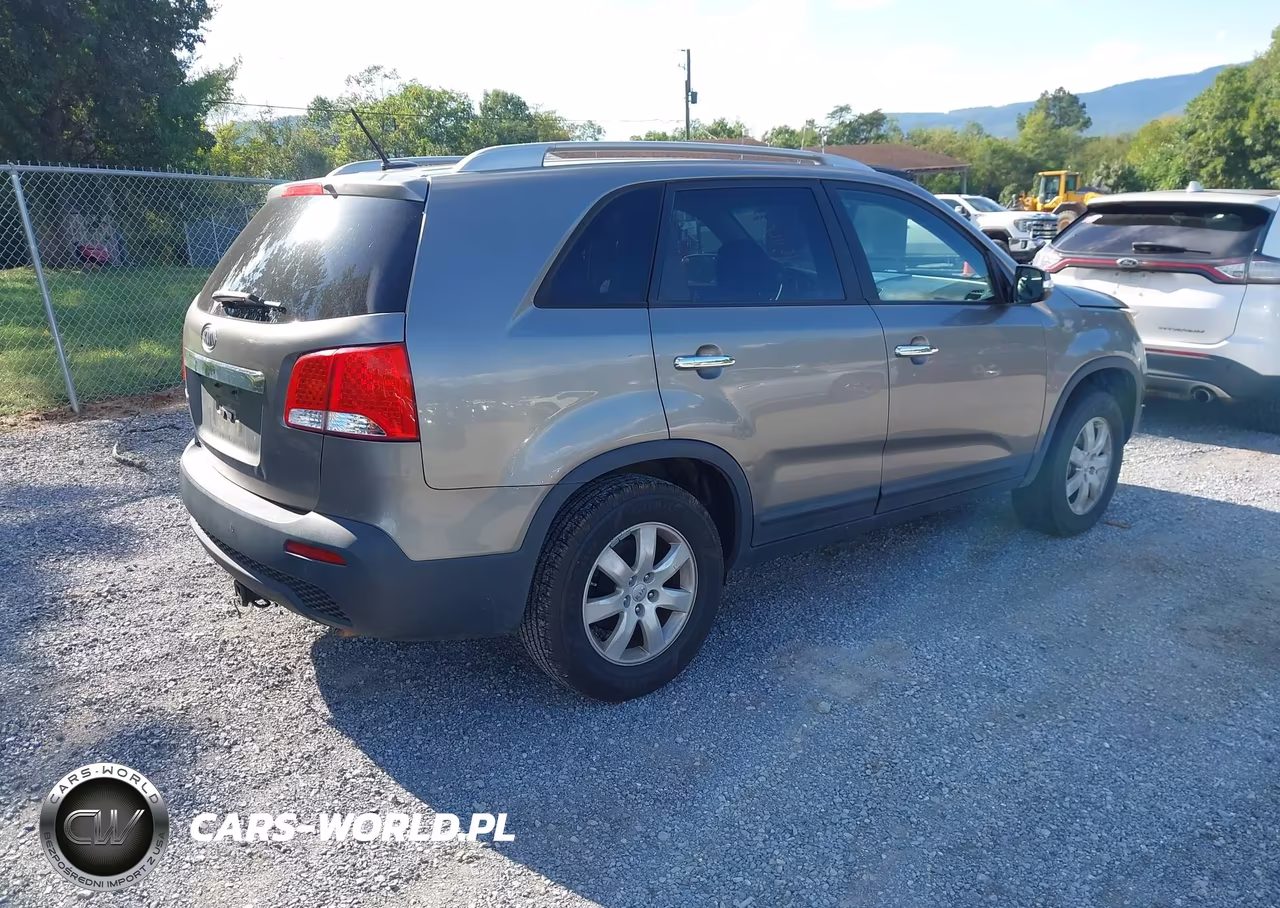2013 Kia Sorento Lx VIN:5XYKT3A63DG353904 - 4
