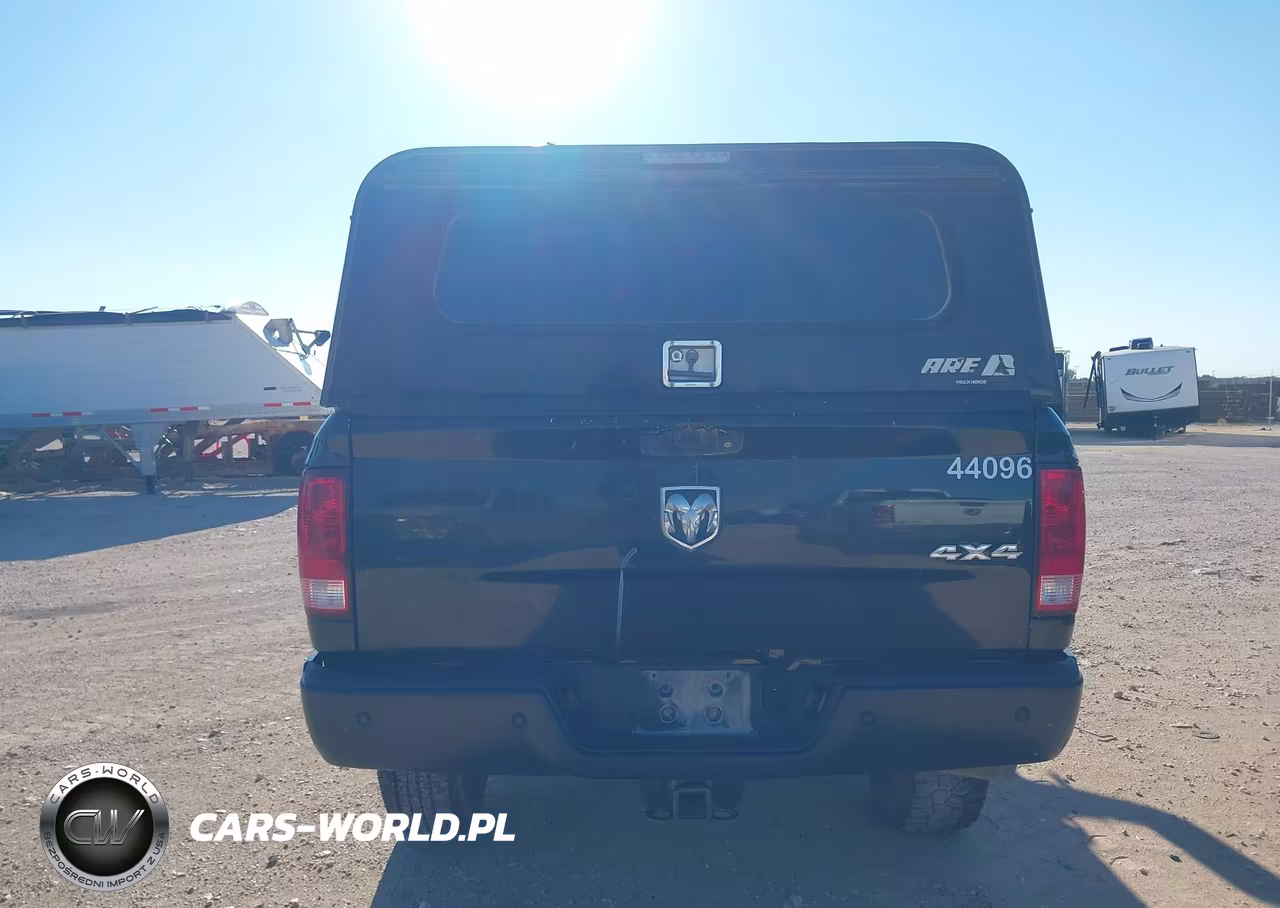 2018 Ram 2500 Tradesman 4X4 8' Box VIN:3C6UR5HL4JG295546 - 16