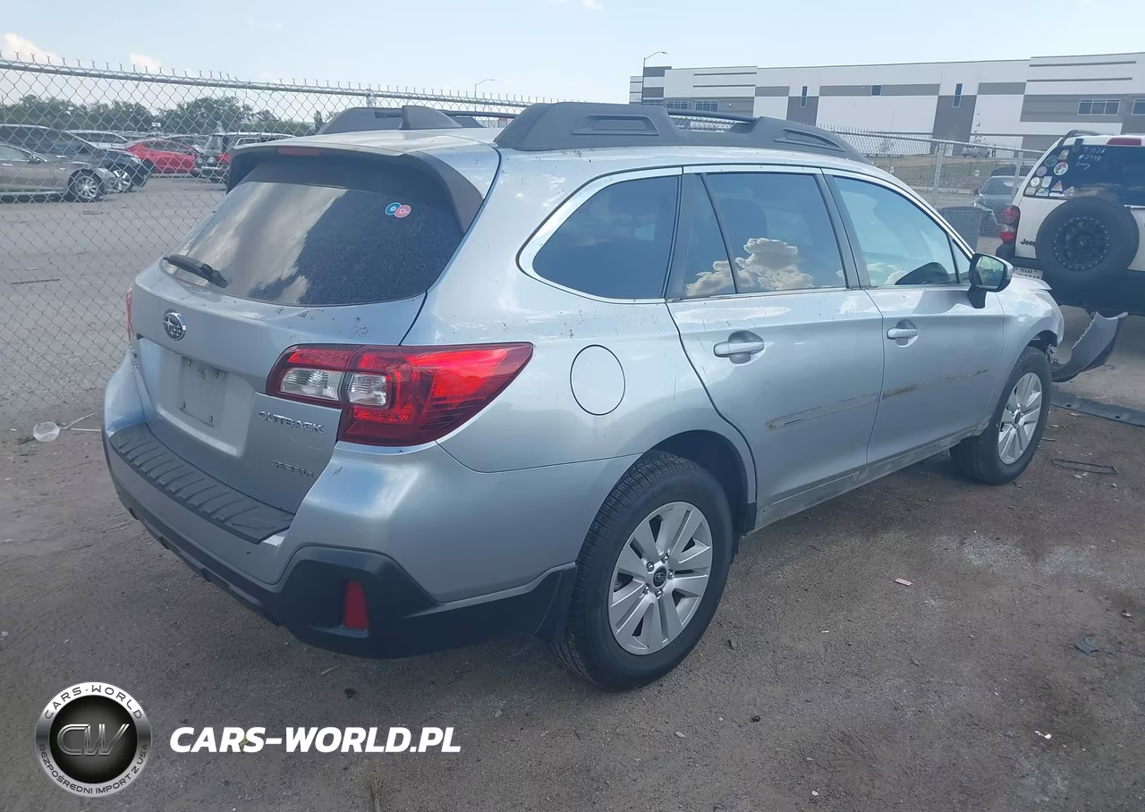 2018 Subaru Outback 2.5I Premium VIN:4S4BSAHC7J3364113 - 4
