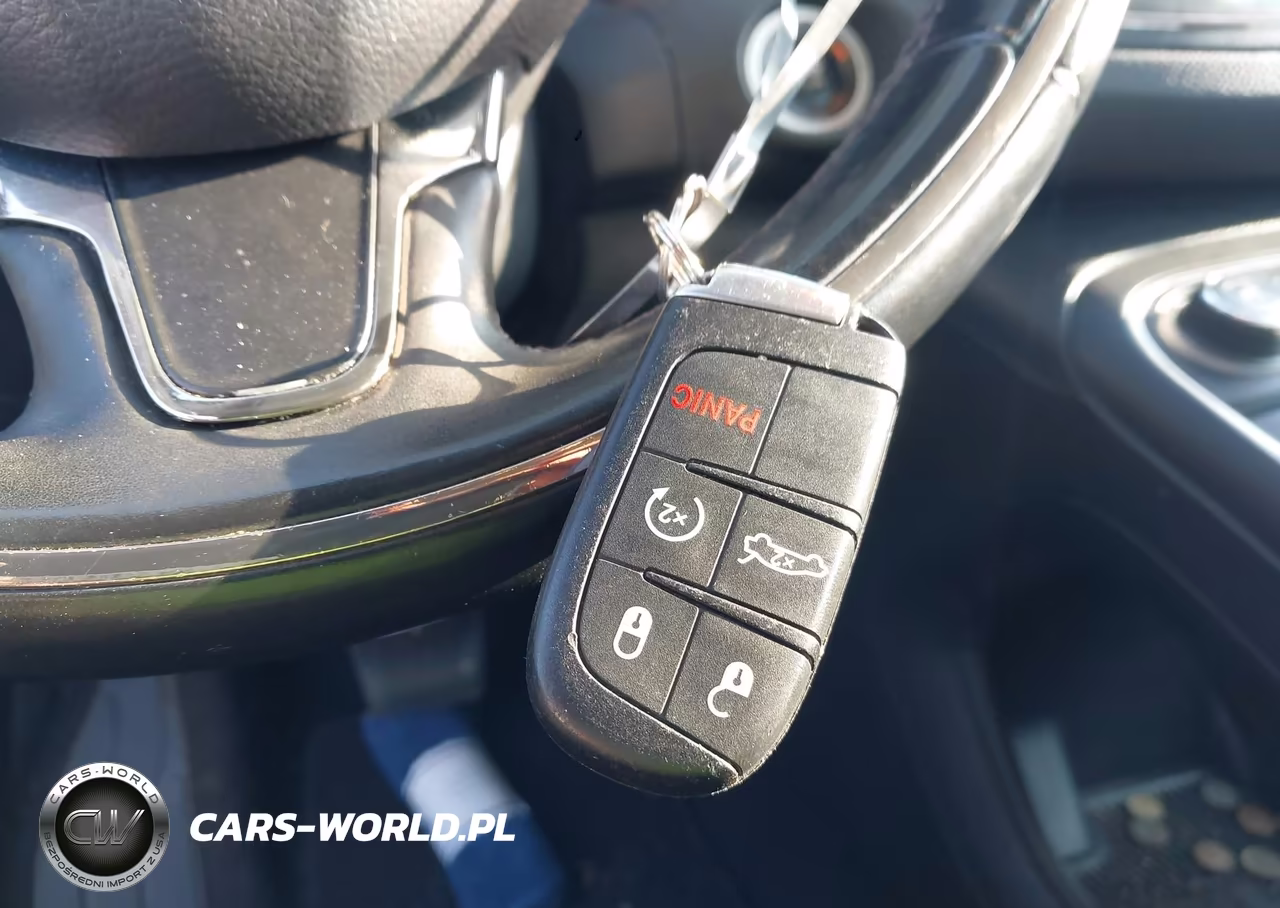 2015 Chrysler 200 C VIN:1C3CCCCGXFN646029 - 11