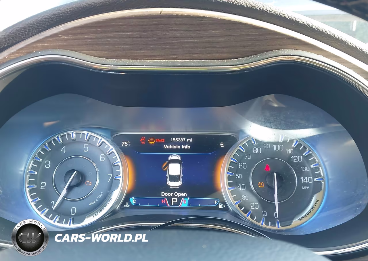 2015 Chrysler 200 C VIN:1C3CCCCGXFN646029 - 7