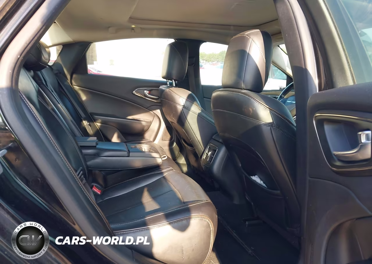 2015 Chrysler 200 C VIN:1C3CCCCGXFN646029 - 8
