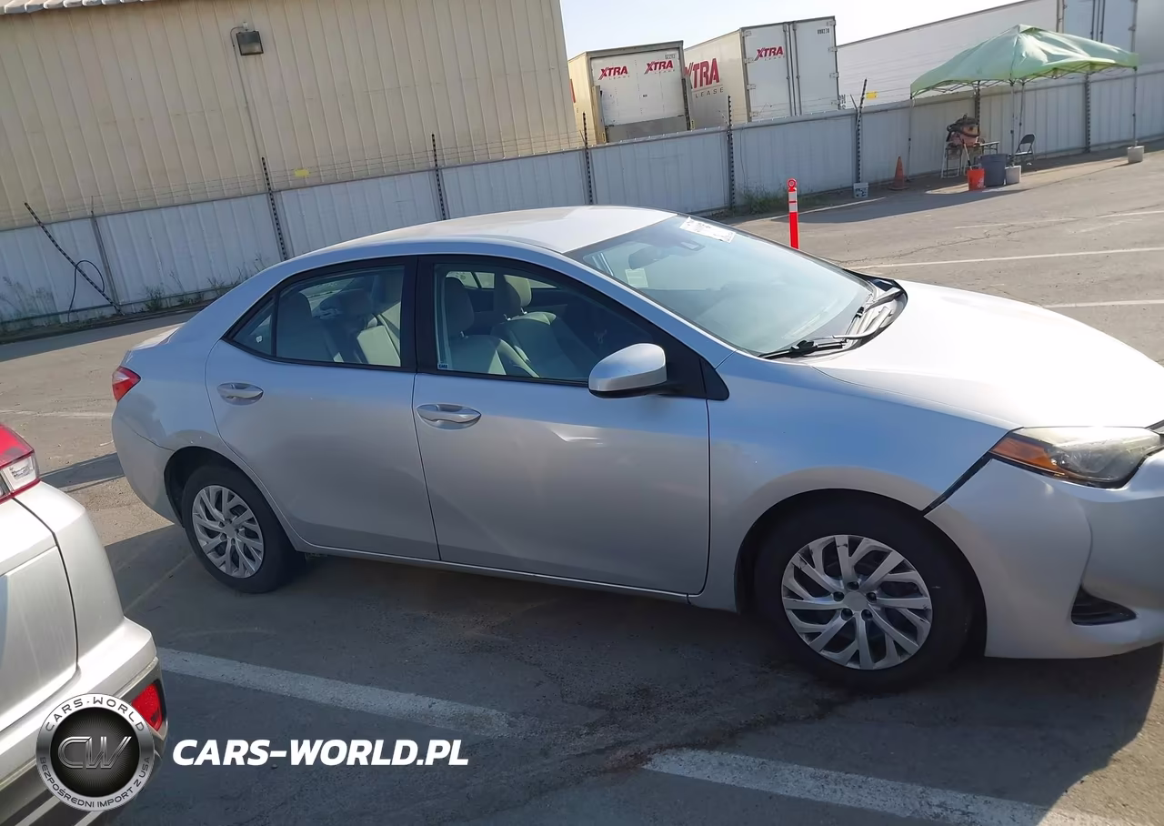 2018 Toyota Corolla Le VIN:2T1BURHE6JC996932 - 13
