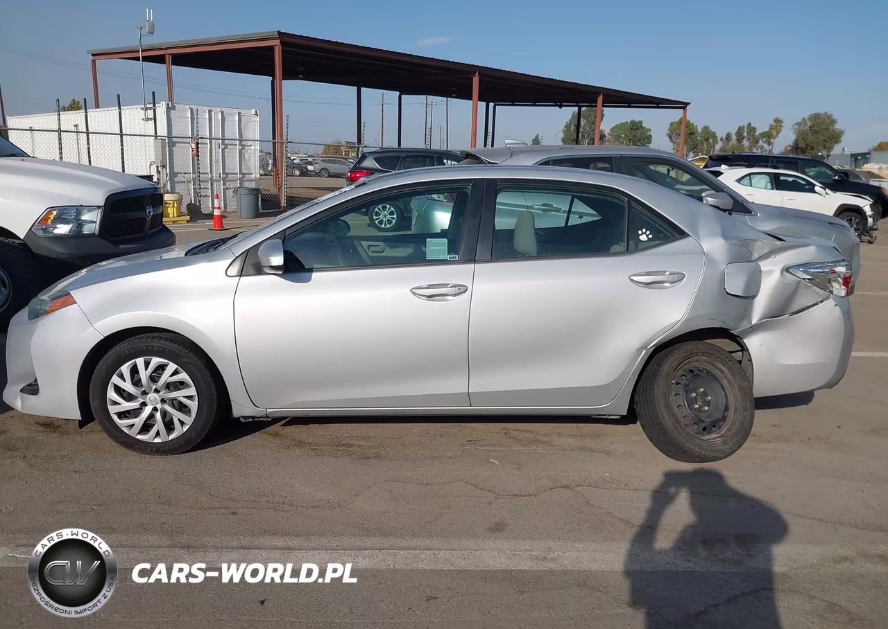 2018 Toyota Corolla Le VIN:2T1BURHE6JC996932 - 14