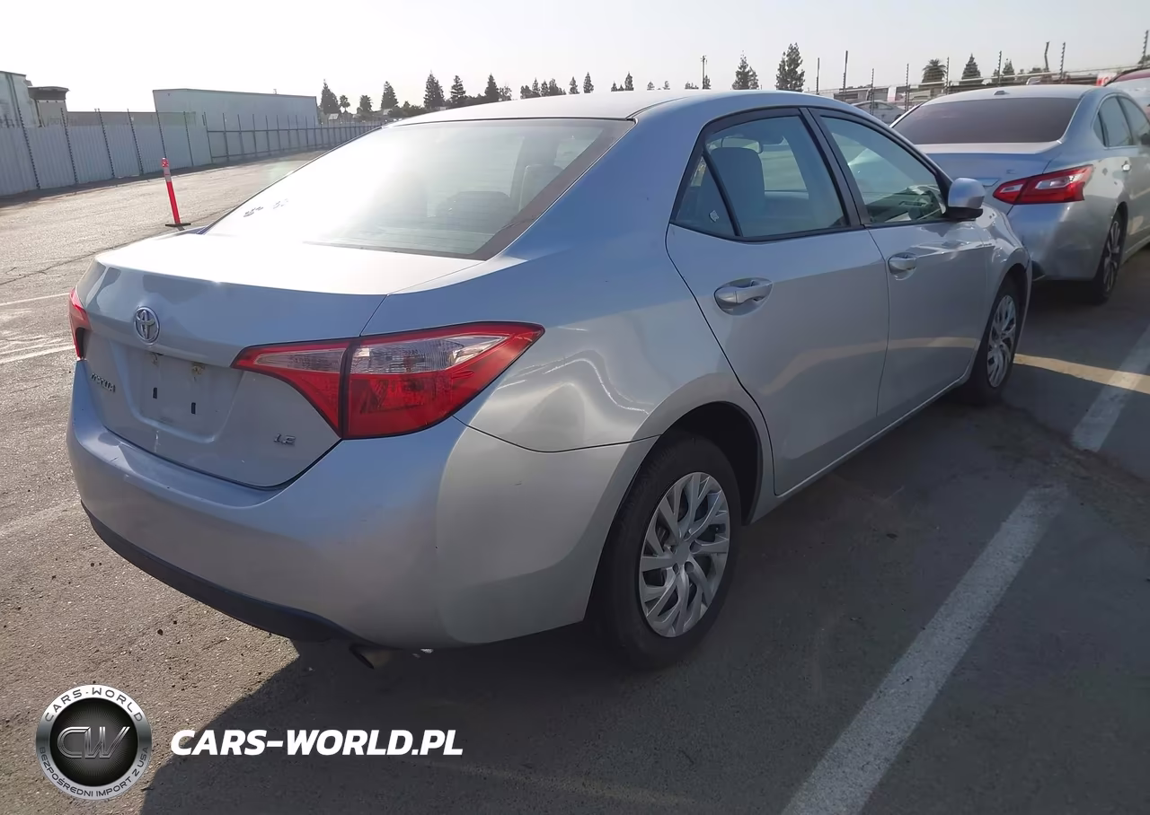 2018 Toyota Corolla Le VIN:2T1BURHE6JC996932 - 4