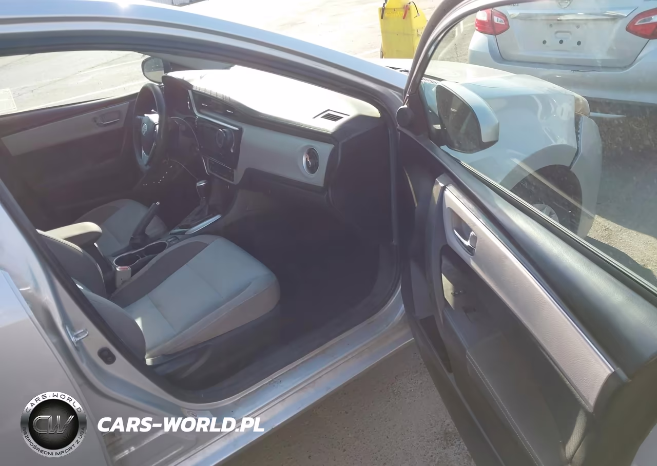 2018 Toyota Corolla Le VIN:2T1BURHE6JC996932 - 5