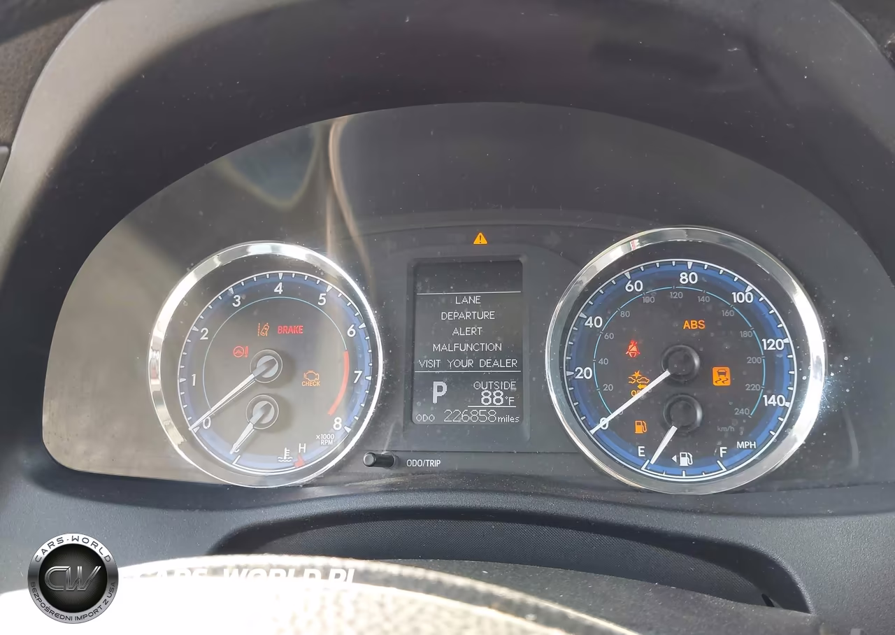 2018 Toyota Corolla Le VIN:2T1BURHE6JC996932 - 7
