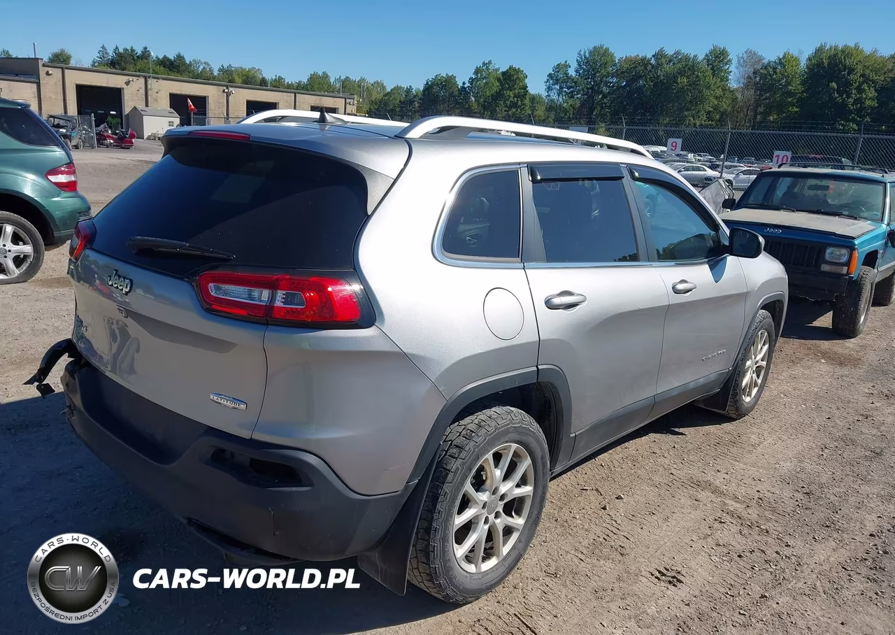2016 Jeep Cherokee Latitude VIN:1C4PJMCBXGW122338 - 4