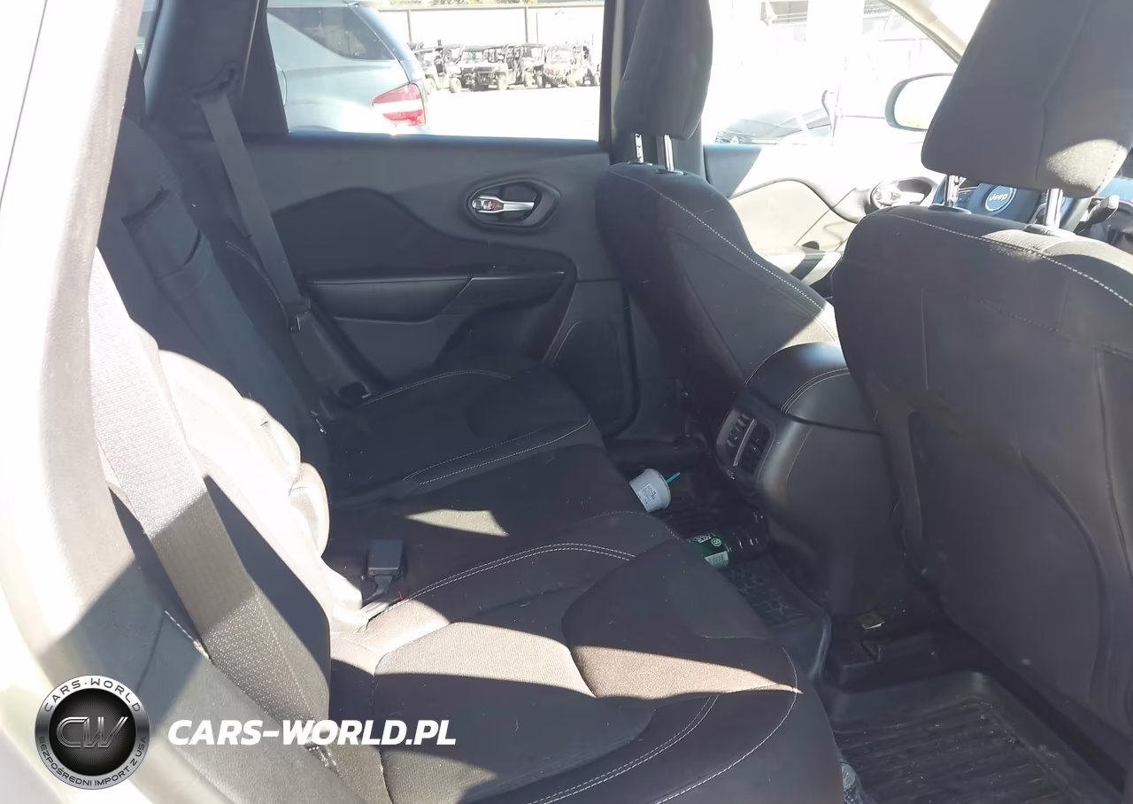 2016 Jeep Cherokee Latitude VIN:1C4PJMCBXGW122338 - 8