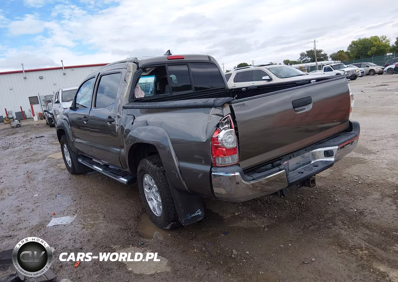 2015 Toyota Tacoma Base V6 VIN:3TMLU4EN8FM170397 - 3