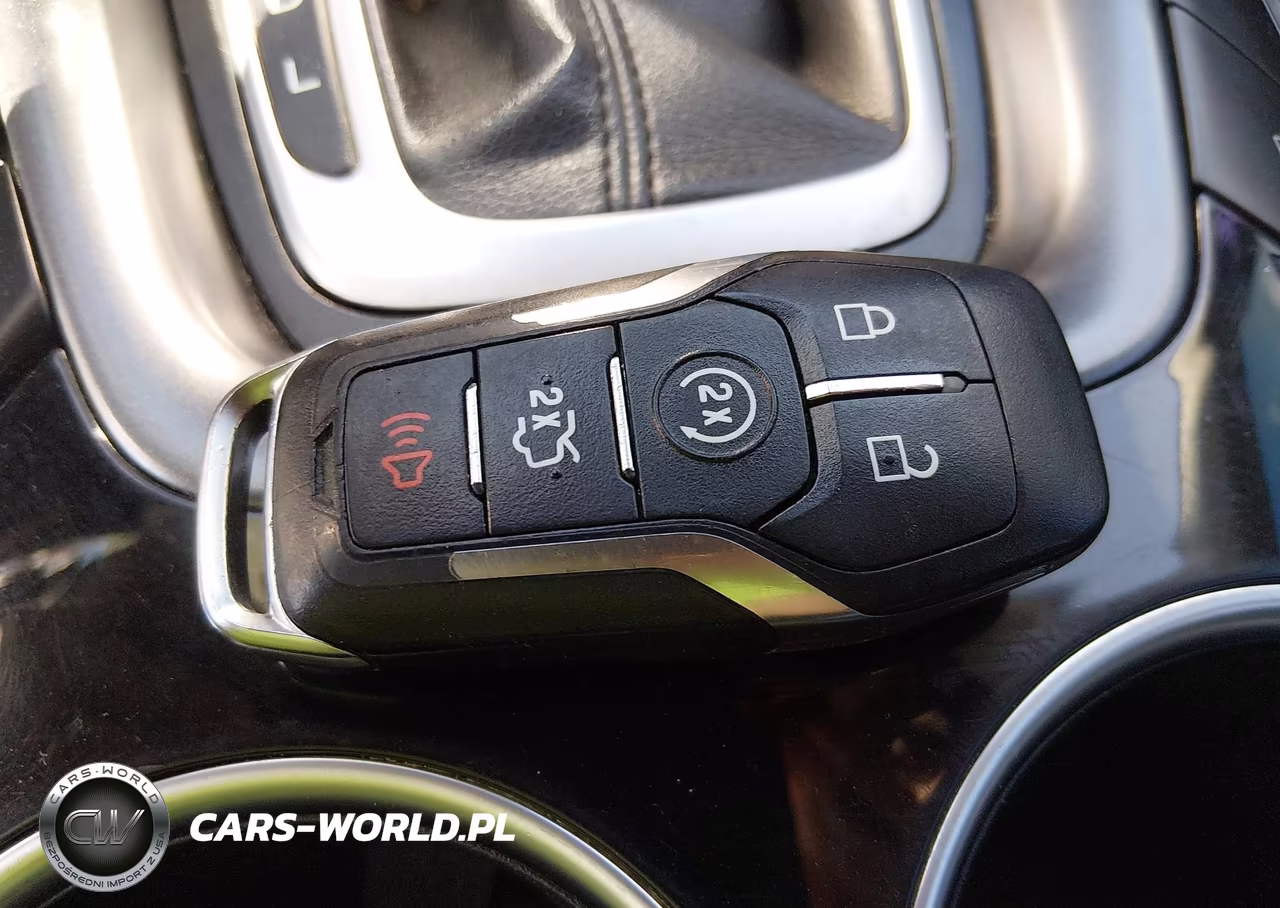 2014 Ford Fusion Energi Titanium VIN:3FA6P0SU3ER112164 - 11