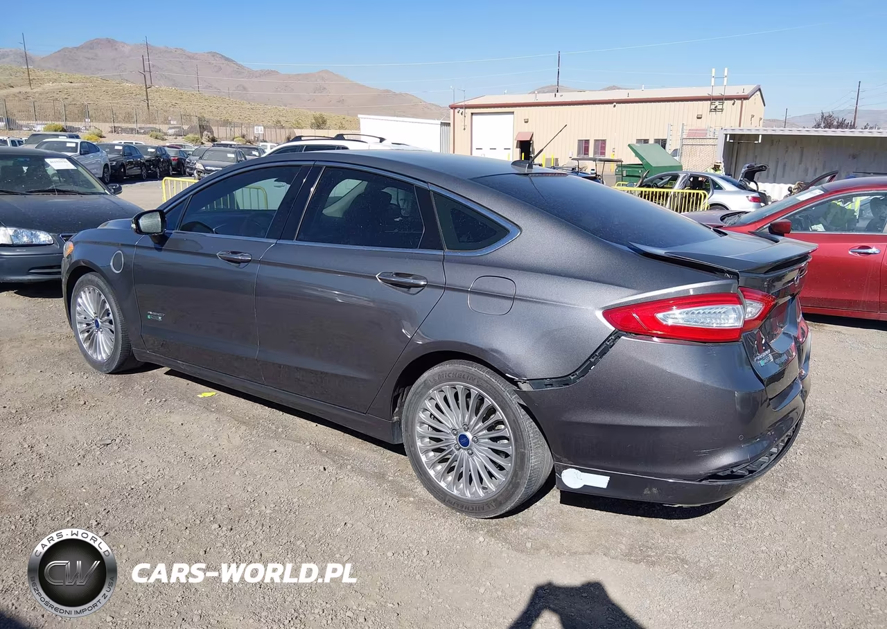 2014 Ford Fusion Energi Titanium VIN:3FA6P0SU3ER112164 - 3