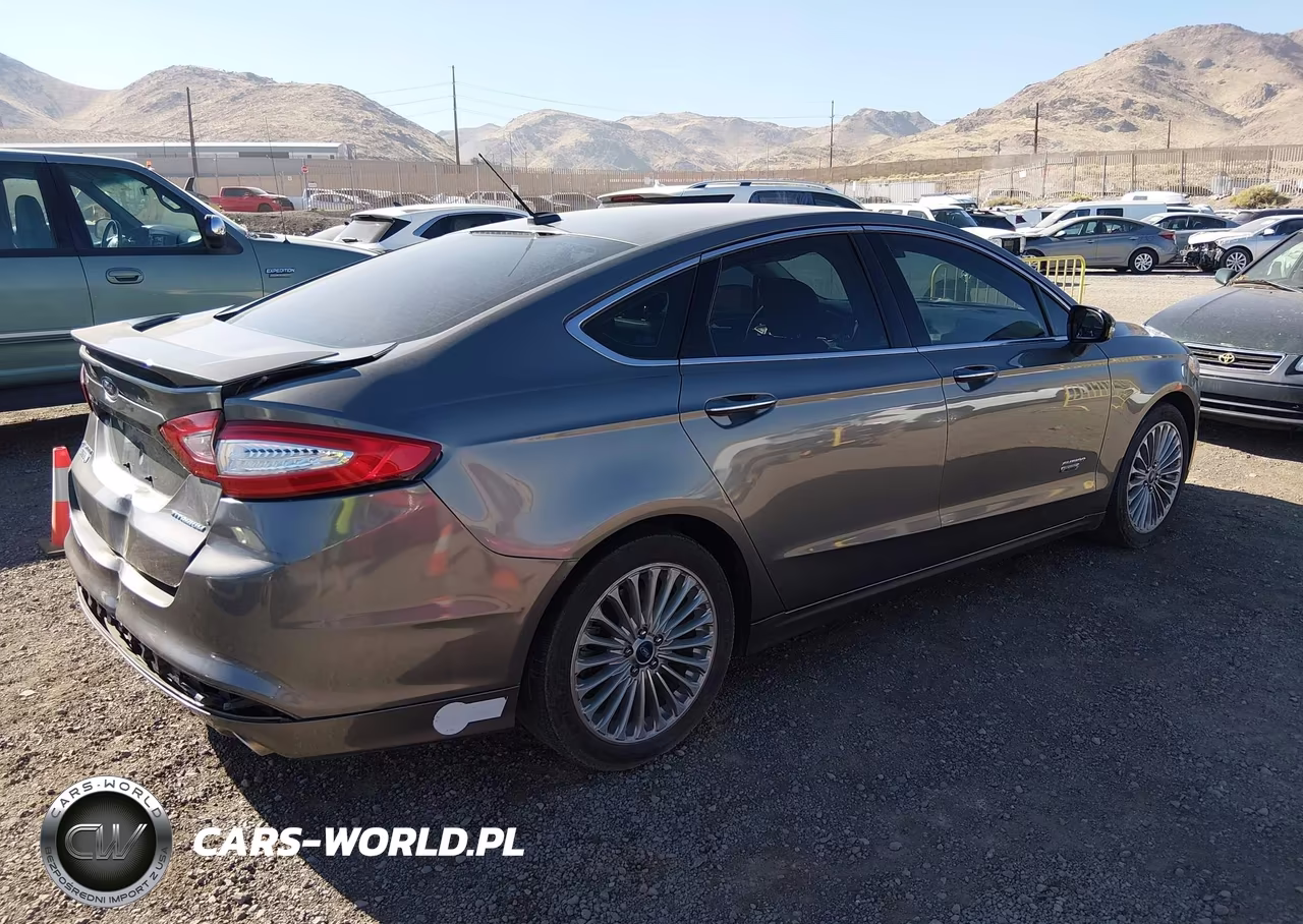 2014 Ford Fusion Energi Titanium VIN:3FA6P0SU3ER112164 - 4