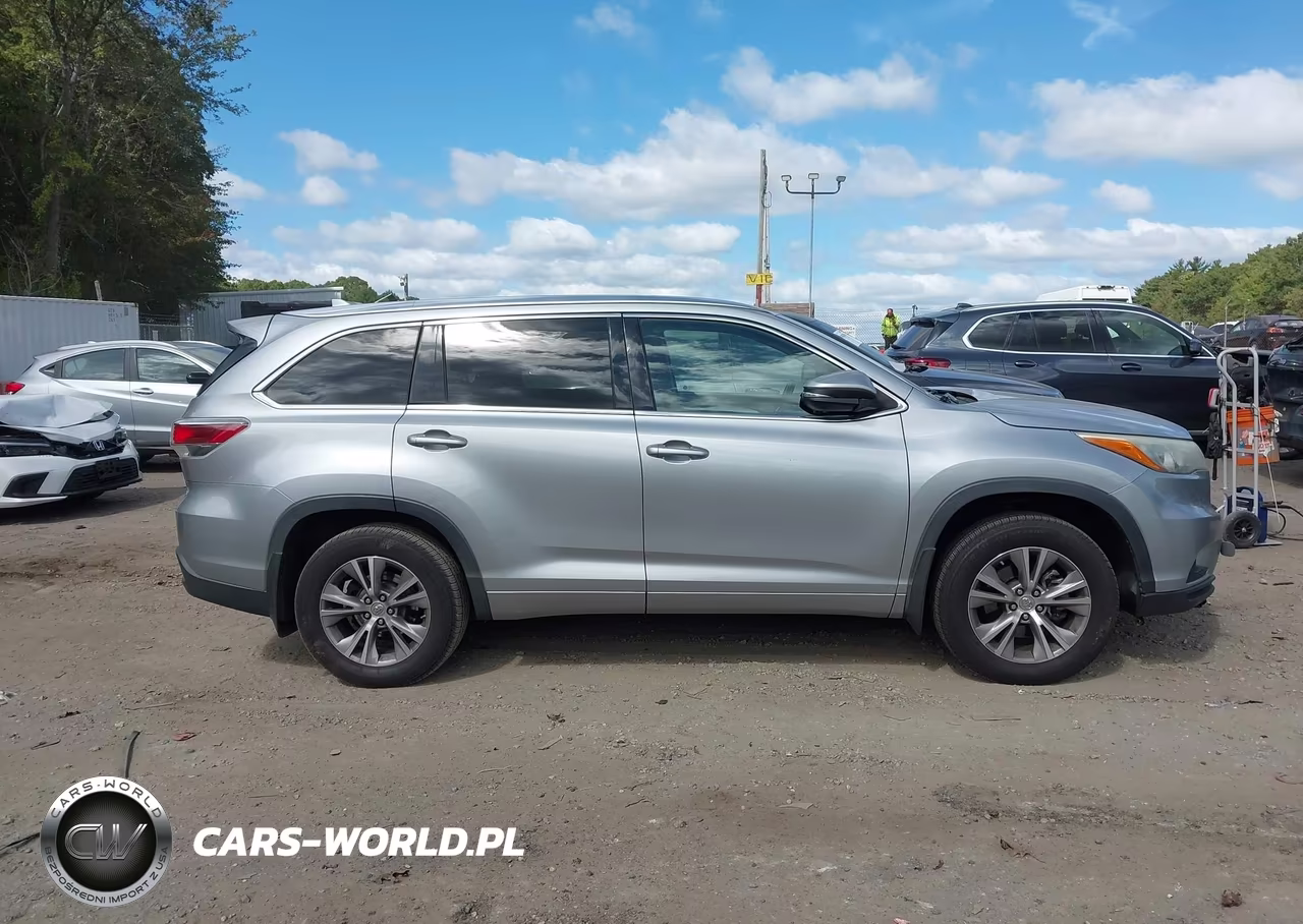 2015 Toyota Highlander Xle V6 VIN:5TDJKRFH7FS116835 - 13