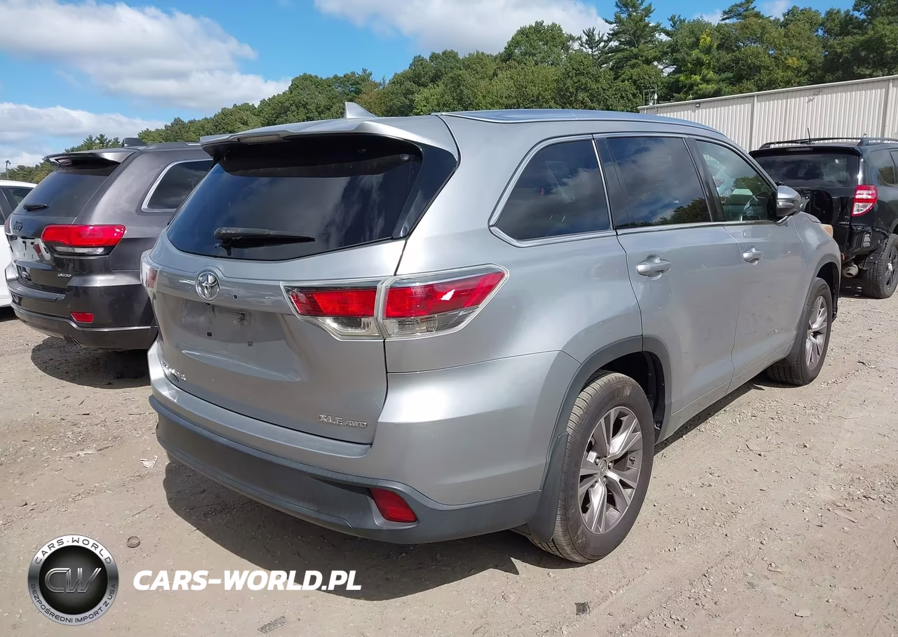 2015 Toyota Highlander Xle V6 VIN:5TDJKRFH7FS116835 - 4
