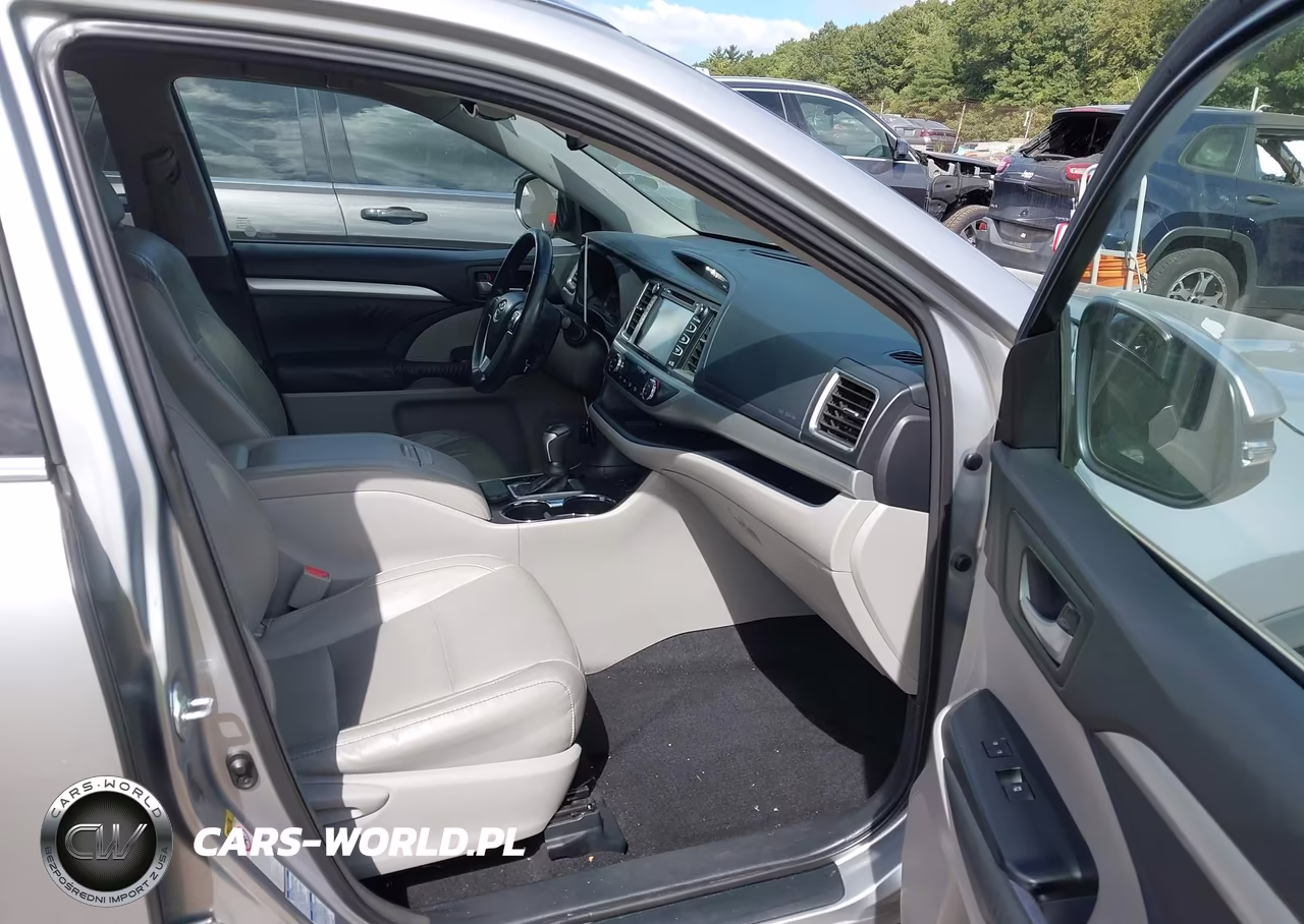2015 Toyota Highlander Xle V6 VIN:5TDJKRFH7FS116835 - 5