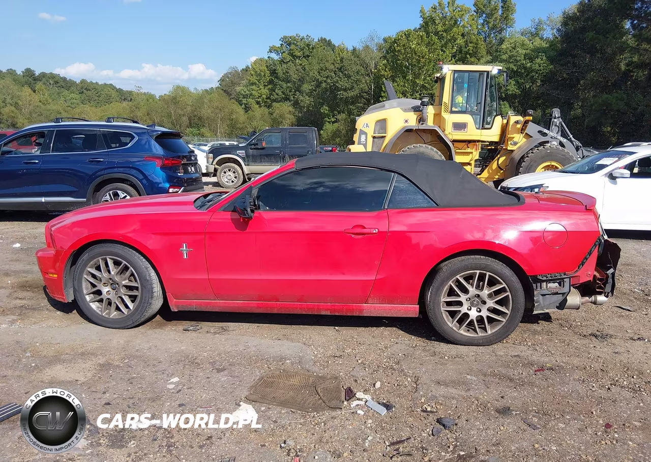 2014 Ford Mustang V6 Premium VIN:1ZVBP8EM2E5237045 - 15
