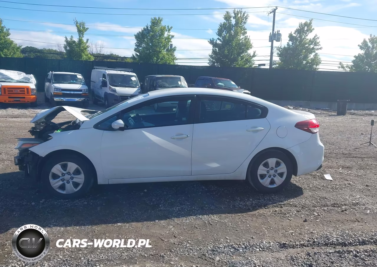 2018 Kia Forte Lx VIN:3KPFK4A71JE273089 - 15