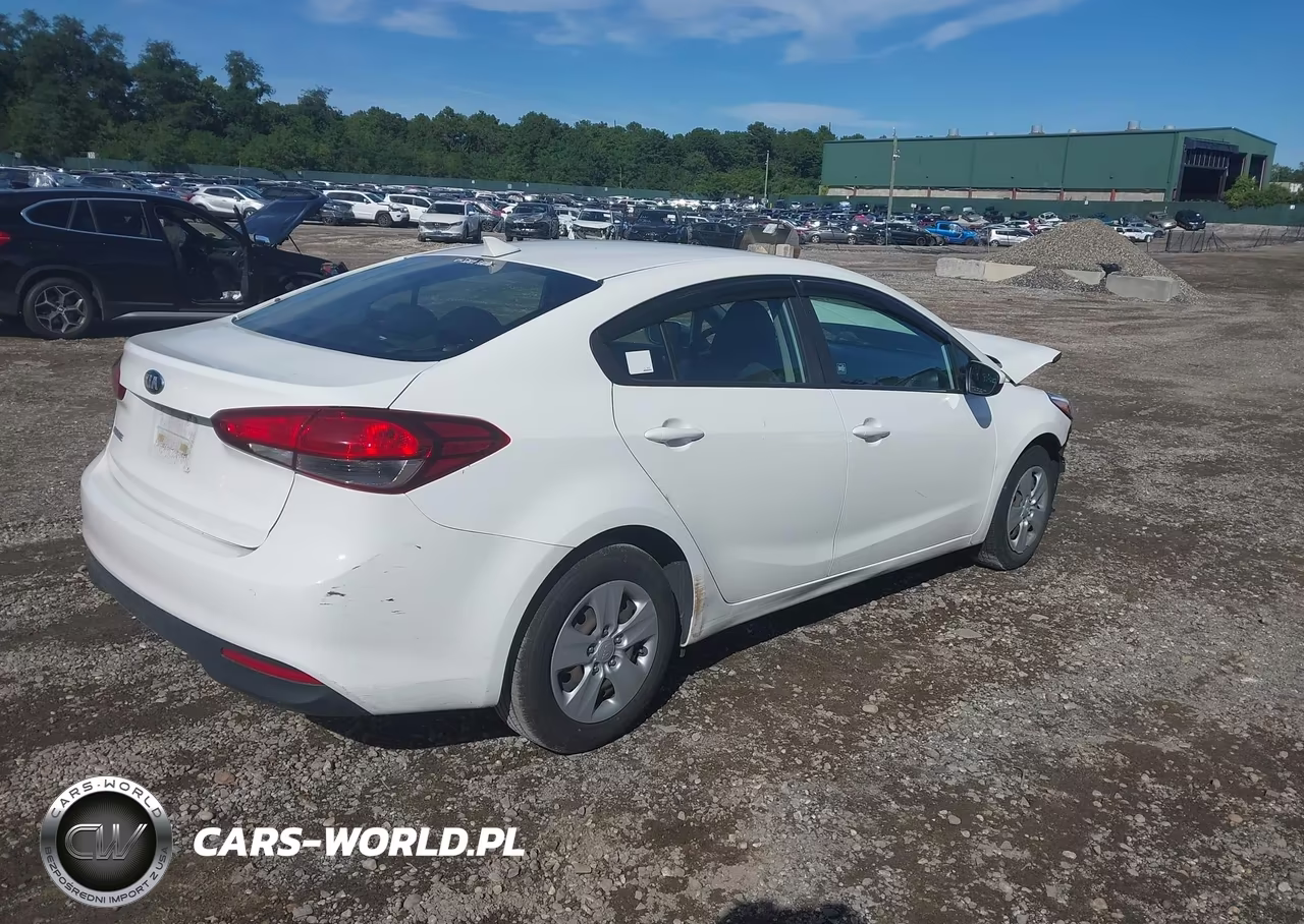 2018 Kia Forte Lx VIN:3KPFK4A71JE273089 - 4