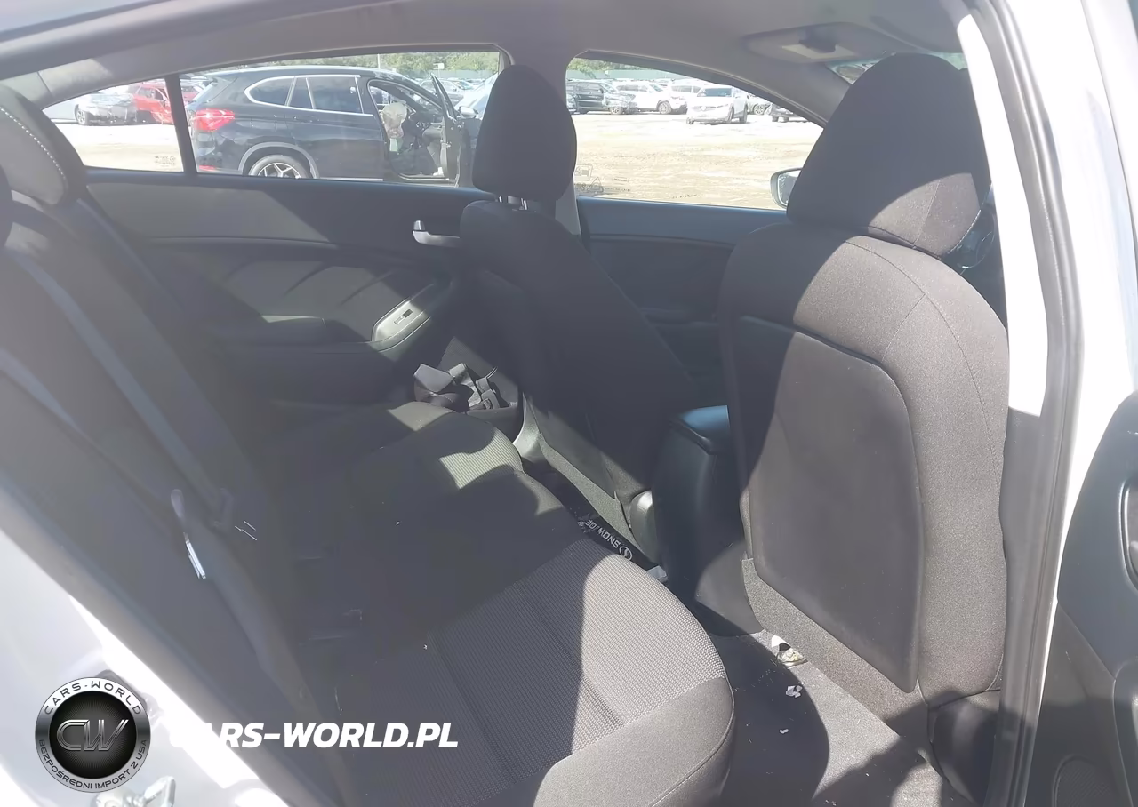2018 Kia Forte Lx VIN:3KPFK4A71JE273089 - 8