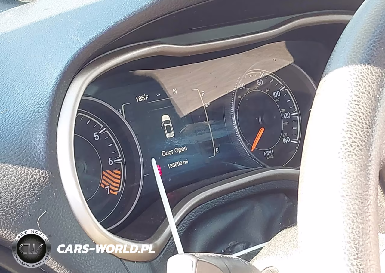 2015 Jeep Cherokee Sport VIN:1C4PJLAB7FW760560 - 7