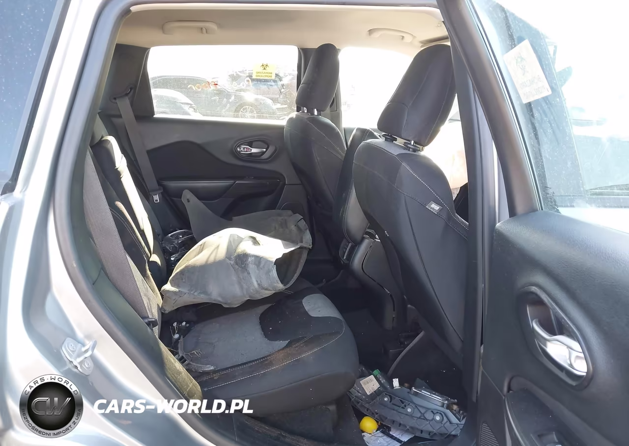 2015 Jeep Cherokee Sport VIN:1C4PJLAB7FW760560 - 8