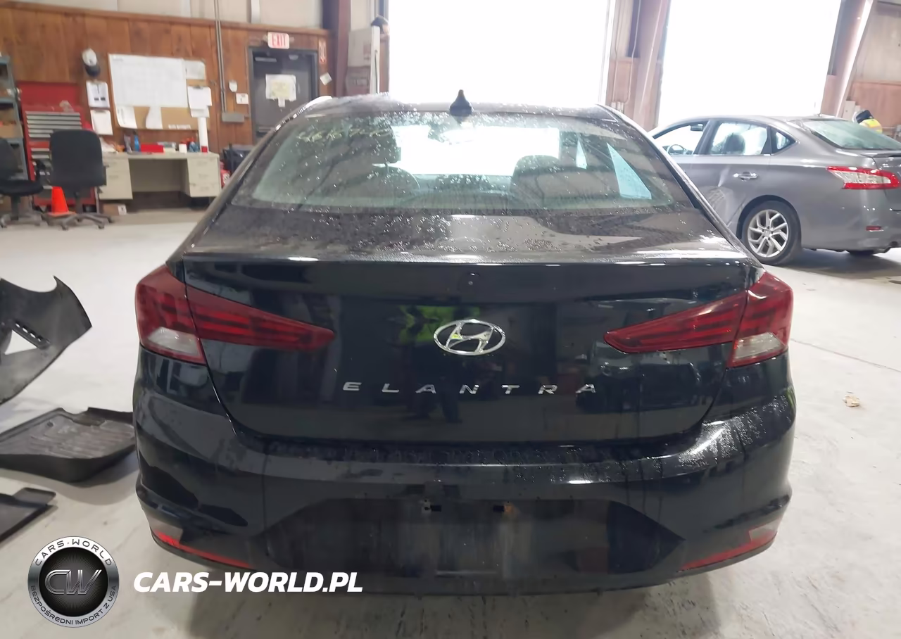 2019 Hyundai Elantra Value Edition VIN:KMHD84LFXKU819932 - 17