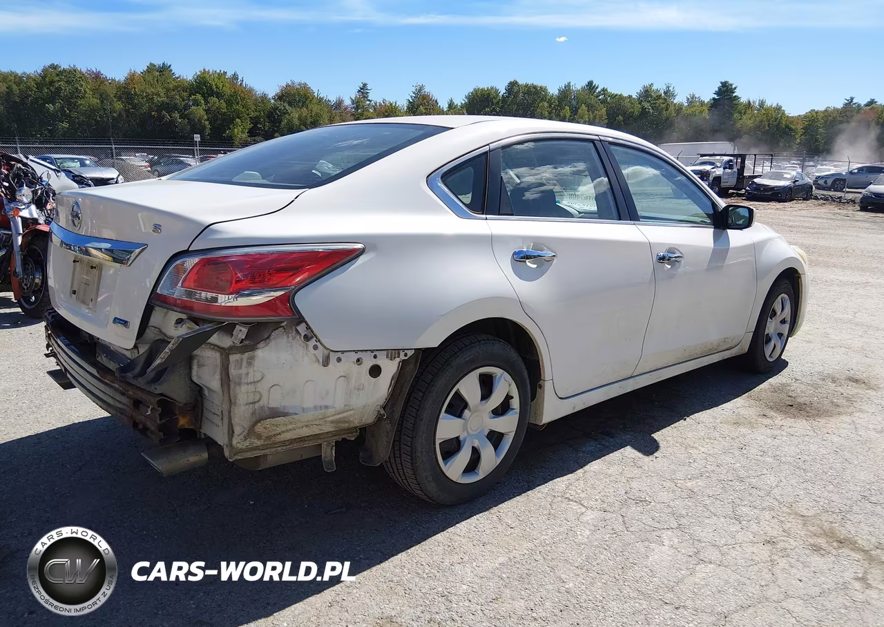 2014 Nissan Altima 2.5 S VIN:1N4AL3AP4EN384681 - 4