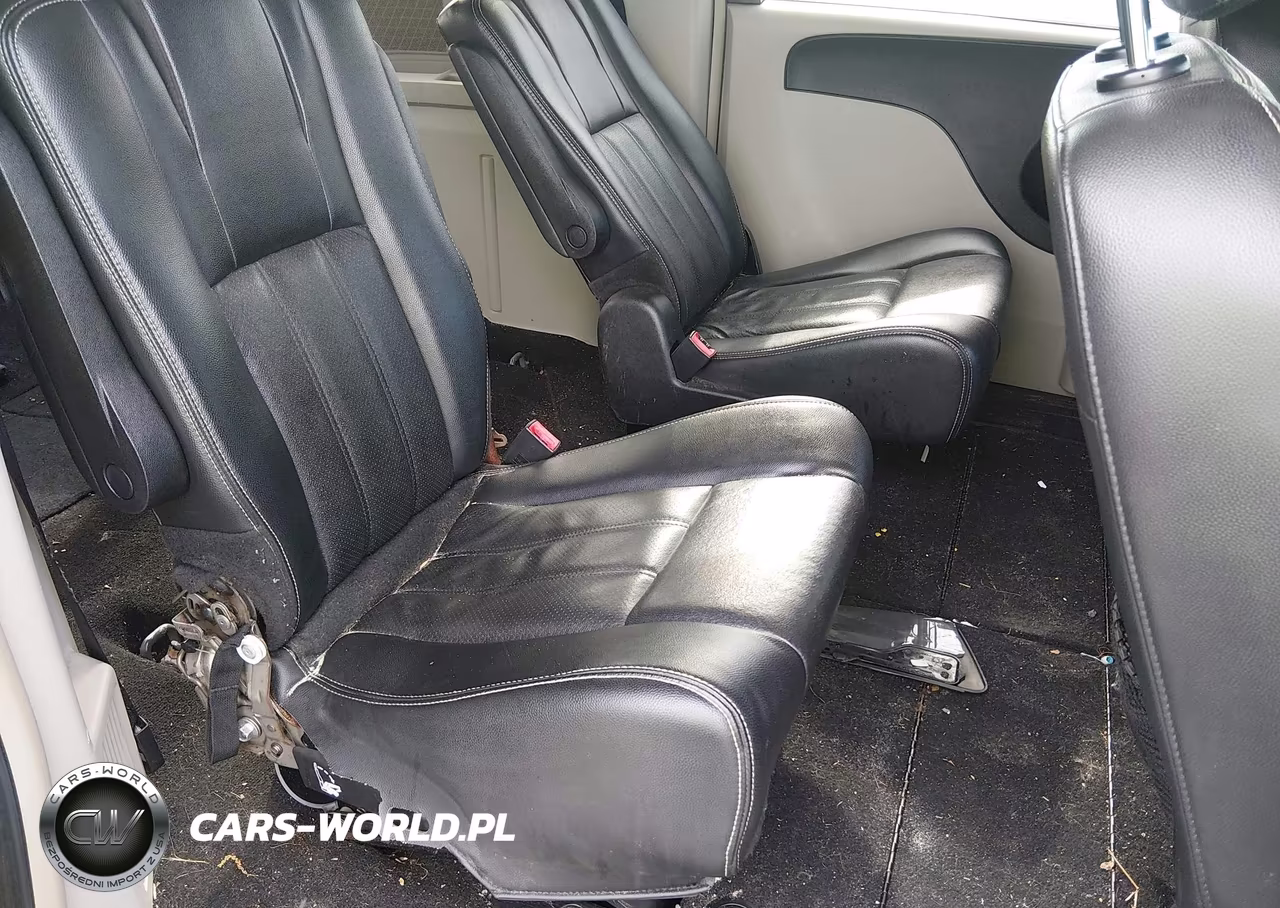 2012 Chrysler Town & Country Touring VIN:2C4RC1BG9CR305344 - 8